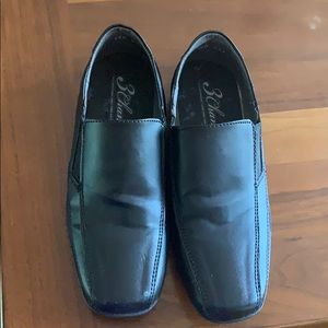 Dress shoes
